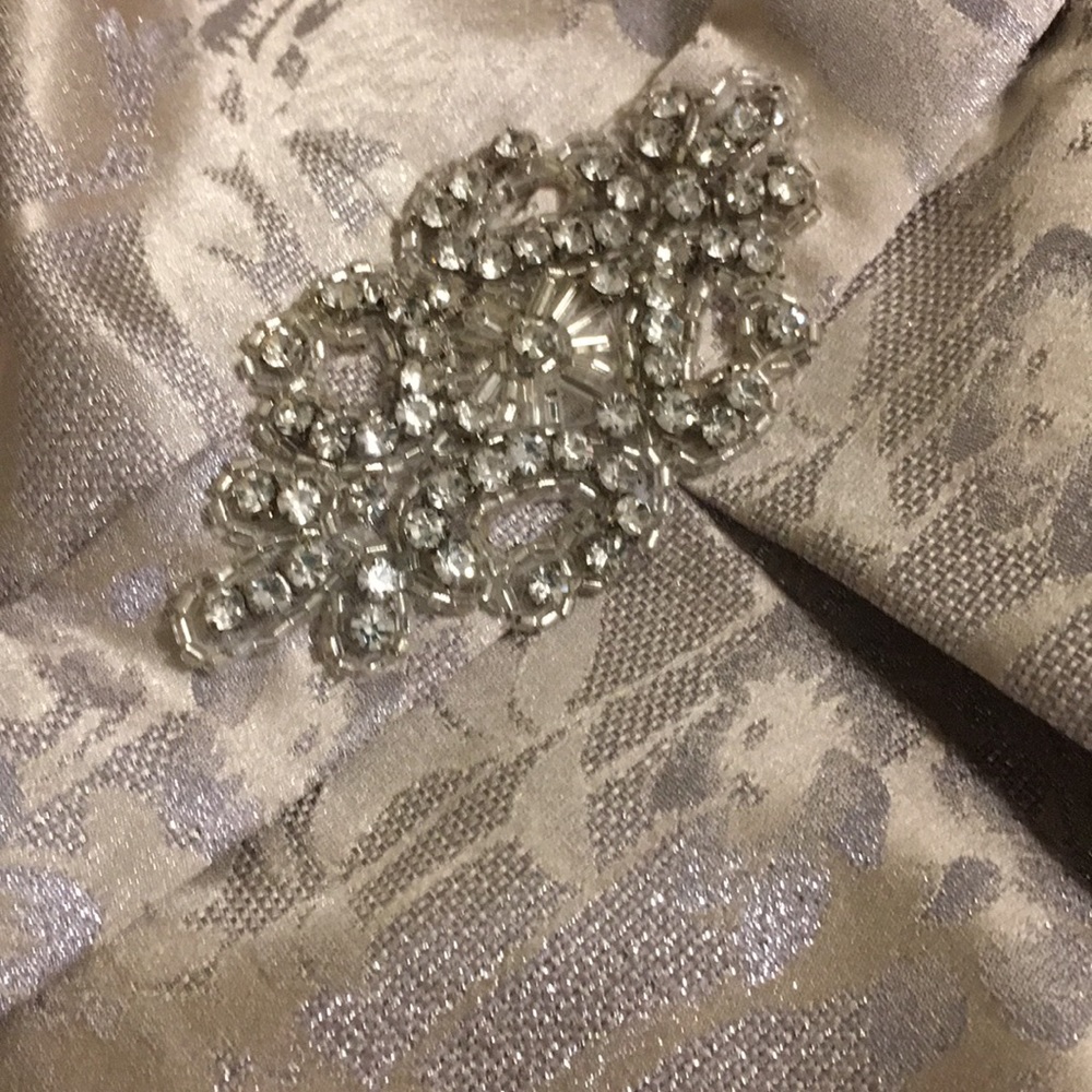 Elegant dress - Picture 5 of 5
